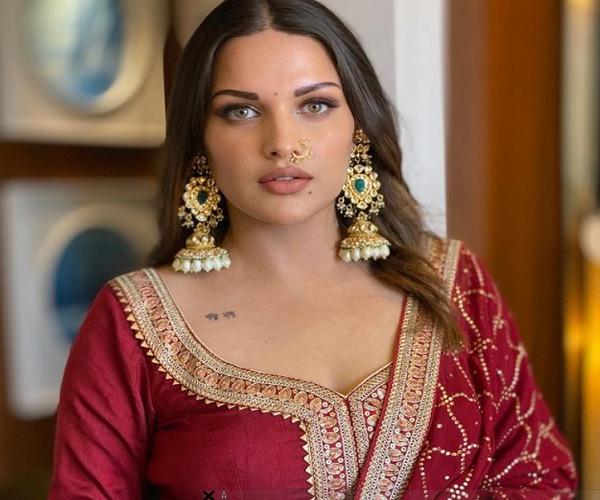 Hussain's queen Himanshi Khurana flaunts her beauty with jhumkas and mehrun suits.