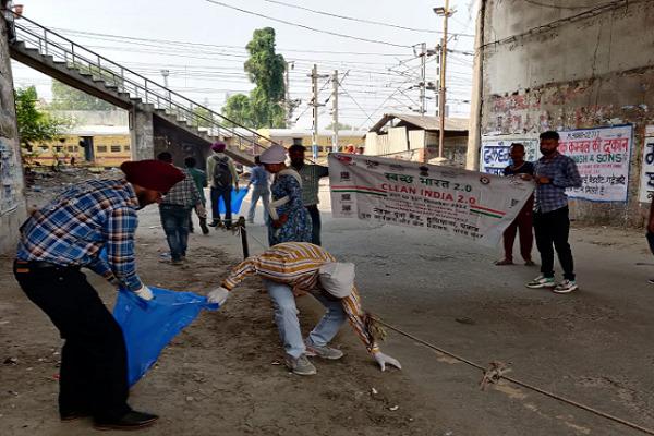 Cleanliness campaign conducted on the banks of Sutlej river under Swachh Bharat Campaign 2.0