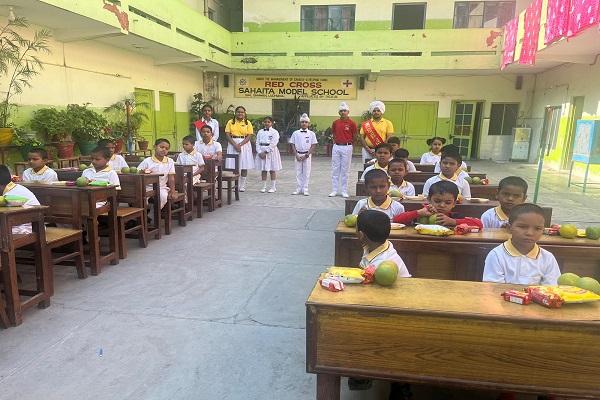 Candle decorating competition organized in Guru Nanak International Public School