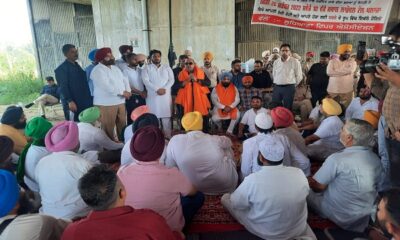 After the assurance of the government, the sand tipper drivers took up the dharna from Ladoval toll plaza