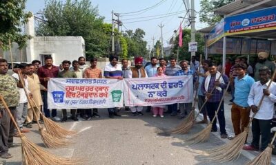 Under the leadership of MLA Gogi, a cleaning campaign was conducted in ward number 77