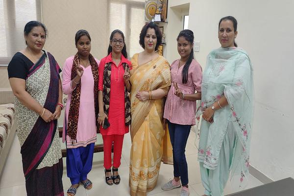 Sonali of Arya College performed brilliantly in the Punjab University examinations