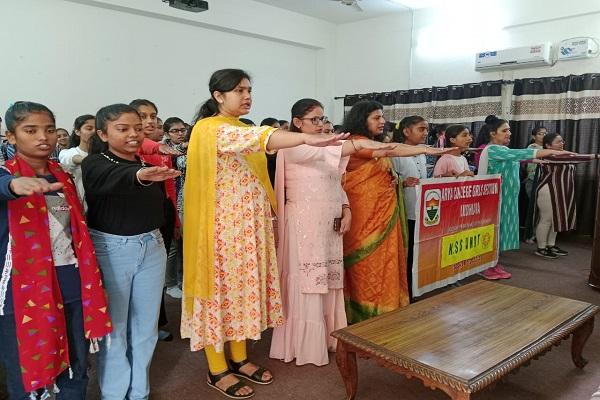 Students of Arya College took oath on National Unity Day