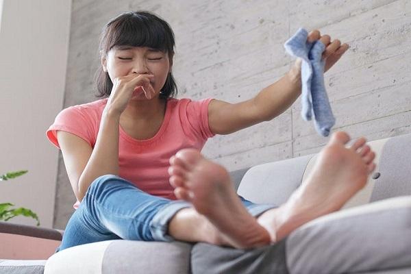 If your feet smell bad then follow these tips
