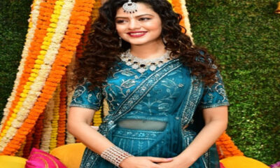 Mehndi of director Mithun's name on Palak Muchhal's hands, singer in blue lehenga put four moons