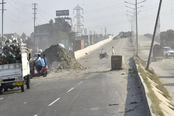 There is no rest facility anywhere on the 301 km highway from Ludhiana, diversions are also against the rules.