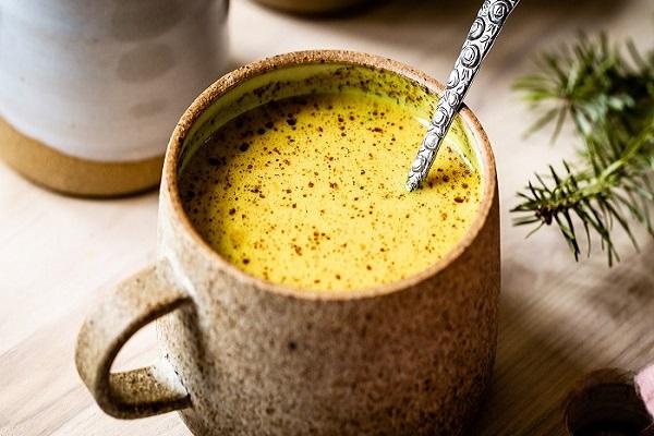 Drink turmeric milk to relieve joint pain!