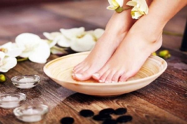 These home remedies will remove the blackness of the feet, there will be no need for a pedicure