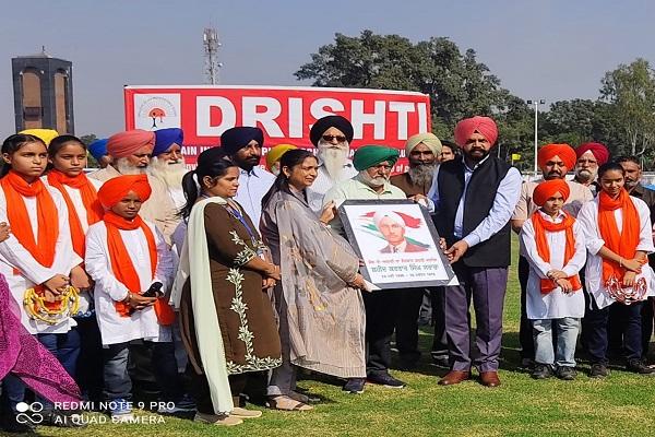 Students paid tribute to martyr Kartar Singh Sarabha