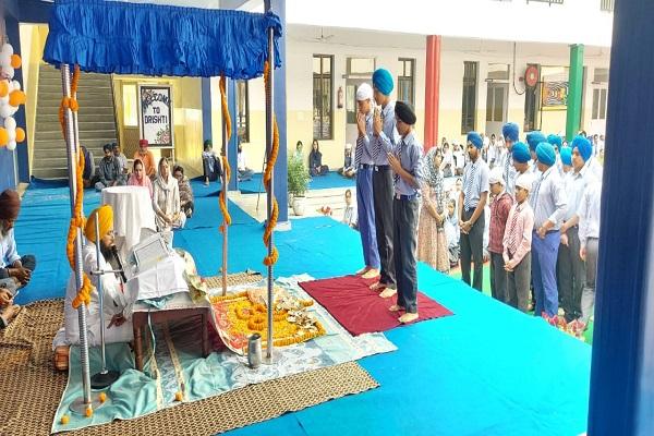 Shri Guru Nanak Dev Ji's holy birth anniversary was celebrated at Drishti School