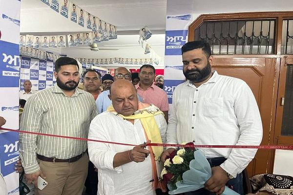 Inauguration of health clinic in ward number 73 by MLA Gogi