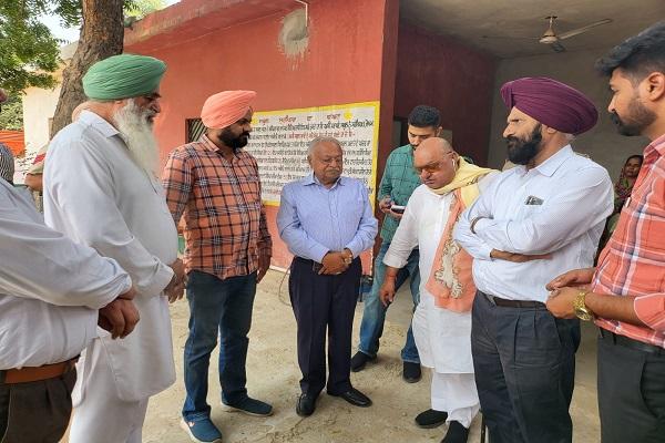 MLA Gogi also paid a surprise visit to the government school of Sunet village