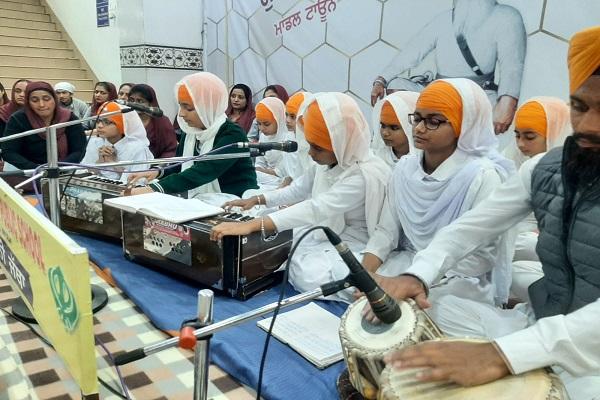 Spiritual Kirtan performed by the Kirtani Jatha of Sri Guru Hargobind Public School