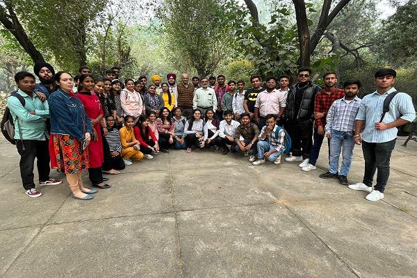 Students of Arya College made an educational visit to PAU
