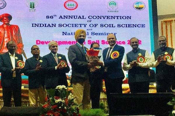 PAU The soil scientist was honored with the prestigious national award