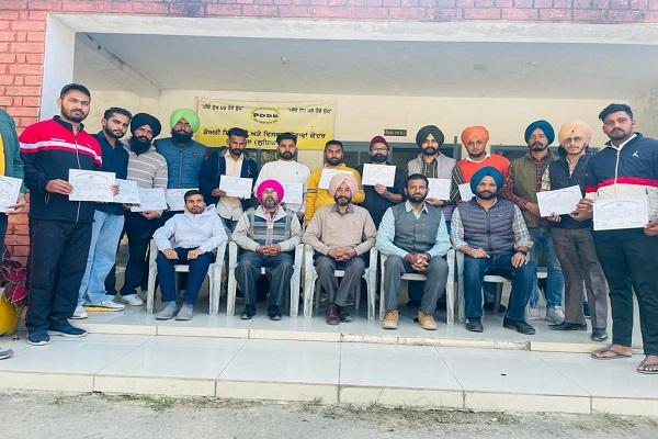 Distribution of certificates to the trainees by Deputy Director Dairy Ludhiana