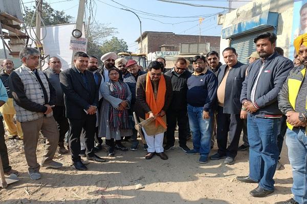 MLA Chaudhry Madan Lal Baga inaugurated the construction works of streets in Ward No. 91.