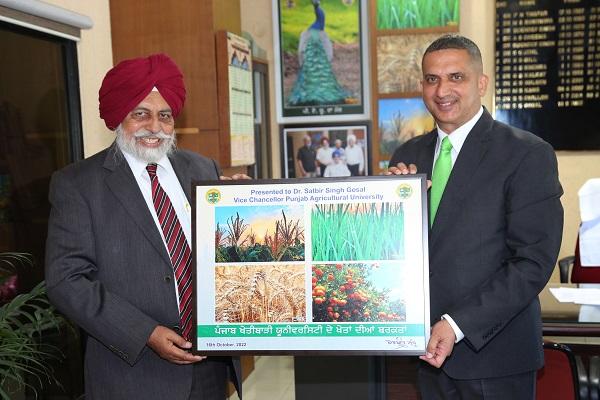 Vice Chancellor PAU Admired the depiction of nature in the pictures of the fields