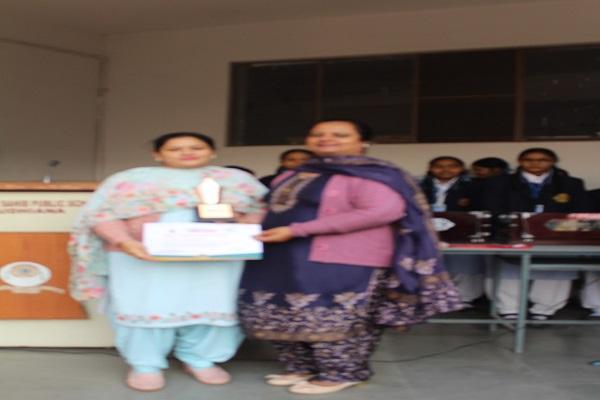 NSPS teacher received the best teacher award