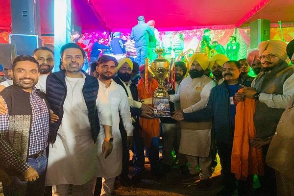 Under the chairmanship of MLA Sidhu, a cricket tournament was organized in Atam Nagar constituency