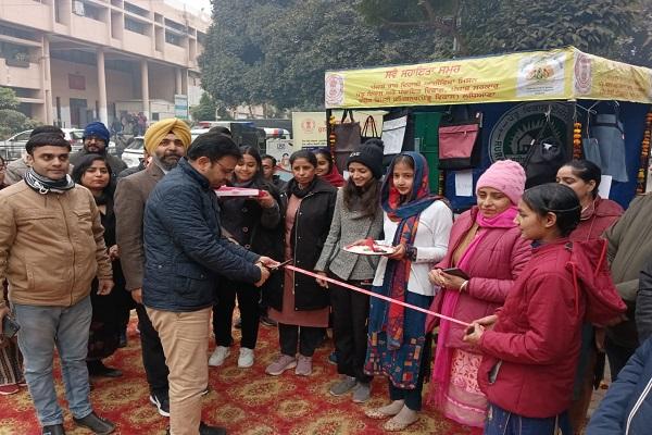 Inauguration of self-help groups' 'clothing bag' outlet by Panchal