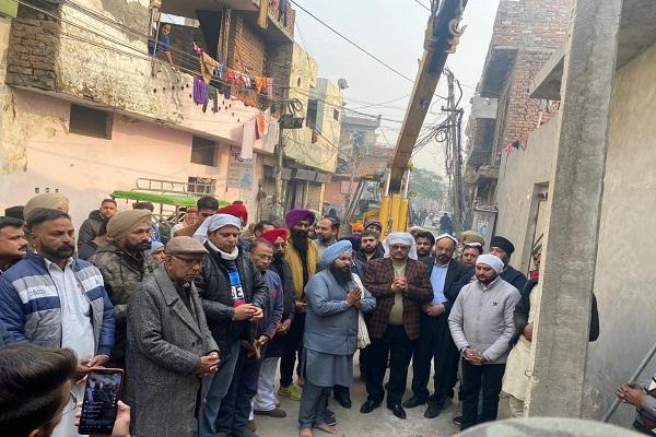 The work of removing high tension wires from Punjabi Bagh Colony and Piru Banda Mohalla has started