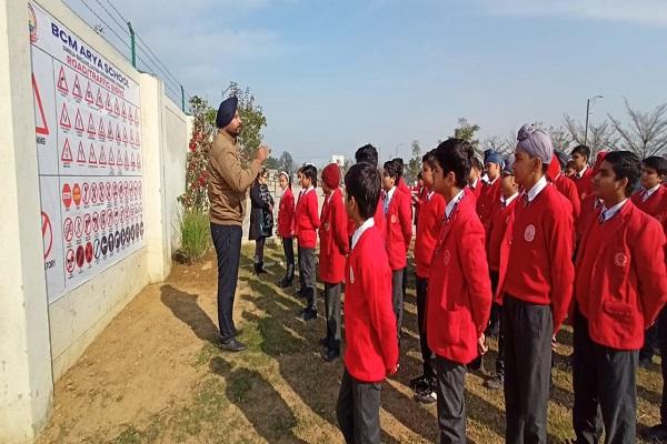 Students of BCM Arya School visited the traffic park