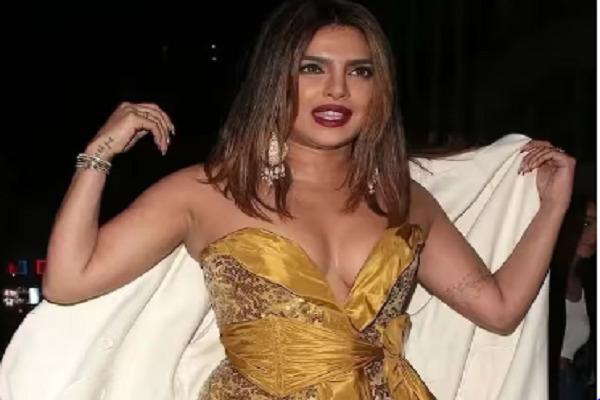 Priyanka Chopra's hot look in a golden dress, the pictures created a stir on social media.