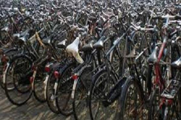 The President of UCPMA is on strike against the decision of the Center to install reflectors on bicycles