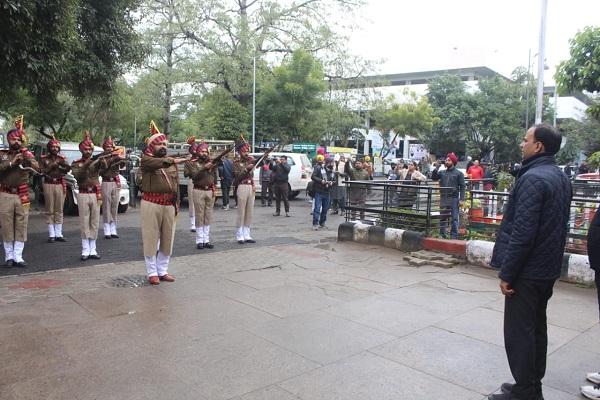 A two minute silence was observed by the administration to pay tribute to the martyrs of the freedom struggle