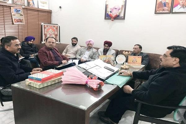 MLA Bagga discussed the problems faced by the residents of the constituency