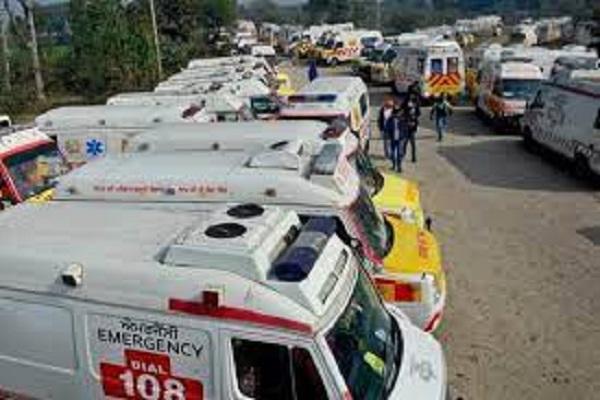 108 ambulance drivers of Punjab ended their strike, picketed from Ladowal Toll Plaza