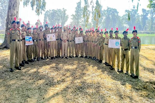 Students removed plastic waste from the banks of Doraha canal