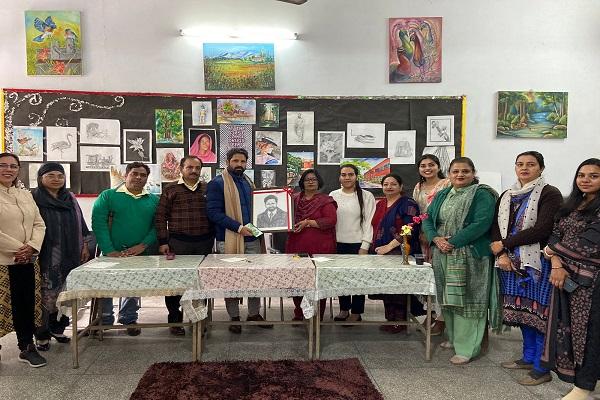 Conducted a workshop on miniature painting at a government college
