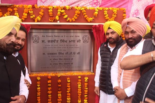 The Minister of Public Works laid the foundation stone for the special renovation of Shaheed Kartar Singh Sarabha Marg