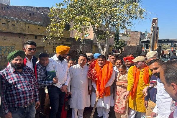 MLA Parashar launched a Rs 9.39 crore project to cover the drain