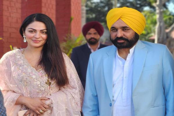 Neeru Bajwa c. M. Meeting with Bhagwant Maan, this thing written on social media