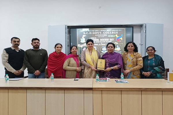 Seminar organized at SCD Government College Ludhiana on National Science Day