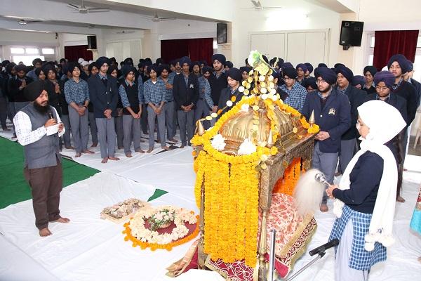 Recitation of Sri Sukhmani Sahib ji to seek God's blessings for success in exams