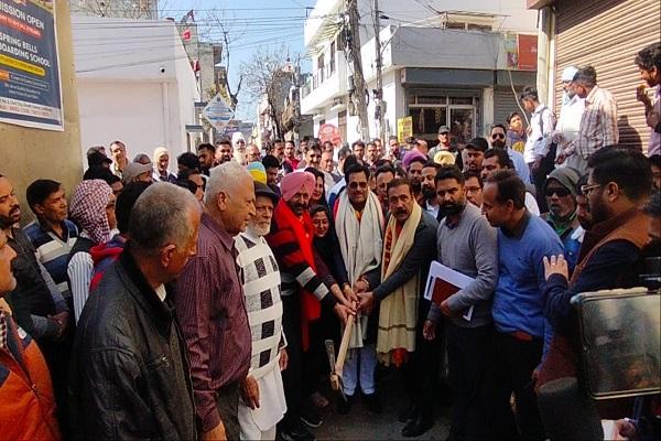 MLA Chaudhary Madan Lal Baga inaugurated the work of laying sewerage in ward number 91