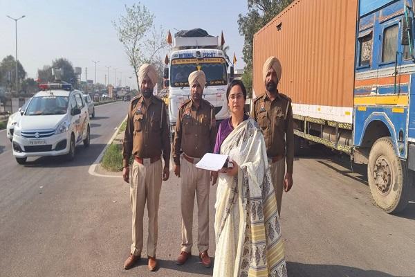 9 vehicles closed, tractor trolley also challaned