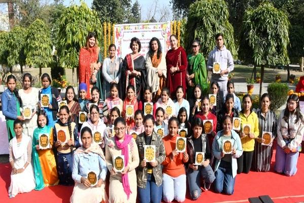 Students show Zohar in inter-college competition of heritage arts