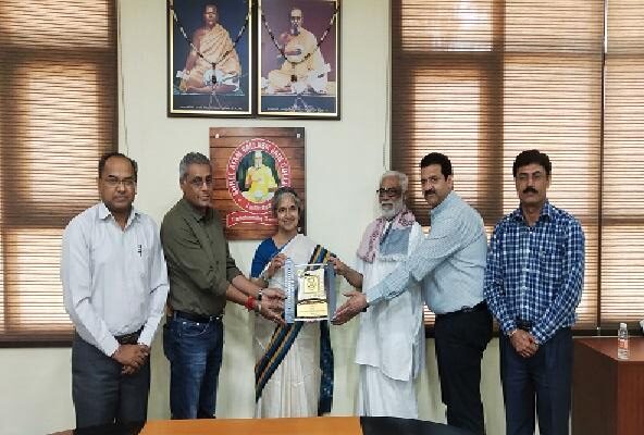 Discussion on the teachings of Swami Vivekananda at Sri Atma Vallabh Jain College