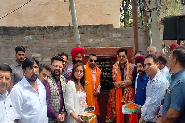 Inauguration of the work of putting a look in ward number 79 and 93 by MLA Baga