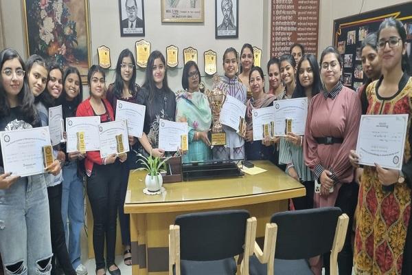 Government college girls won the overall trophy in Expression-2023