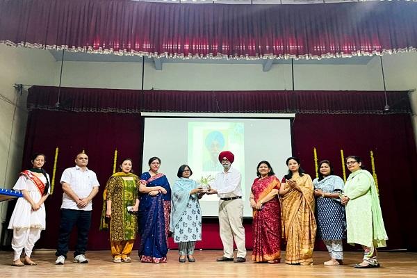 Organized workshop on Vermi Composting by Government College Girls, Ludhiana