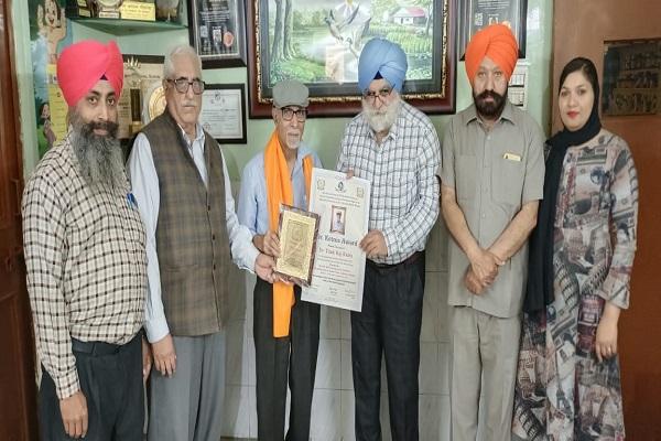 Renowned acupuncturist Dr. Tilak Raj Kalra honored with Dr. Kotnis Award