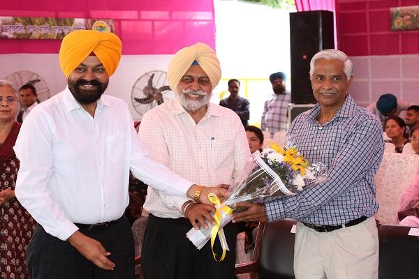 Despite the heavy rain on the second day of Kisan Mela, a large gathering of farmers