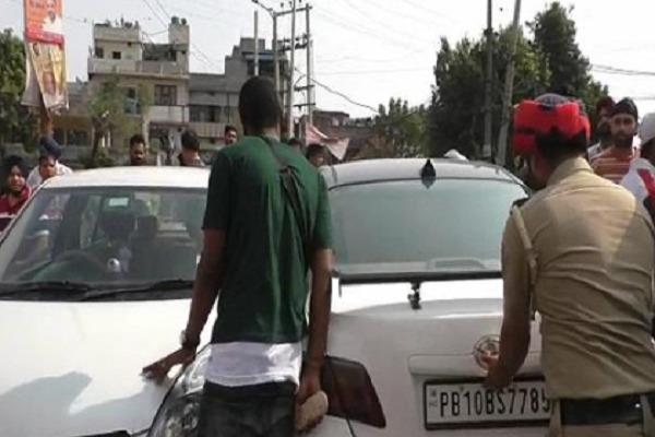 Commotion of foreign students in Ludhiana, the incident after driving a car on the footpath