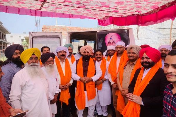 MLA Sidhu heard the problems in ward number 36 through mobile van